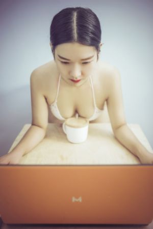 孽欲隔墙花 电影